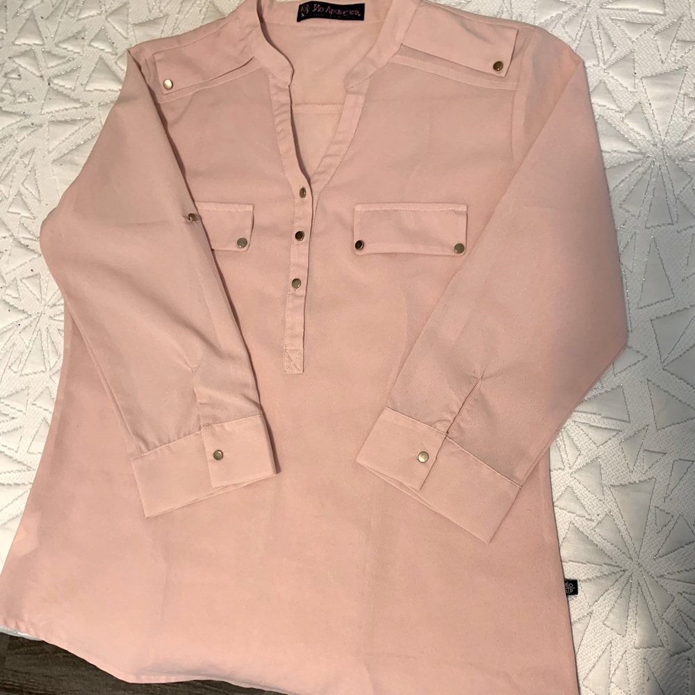 Size M. Made in the Philippines and only worn a couple of times :)